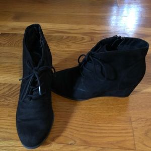 Sale!Women’s size 10 wedged heel bootie